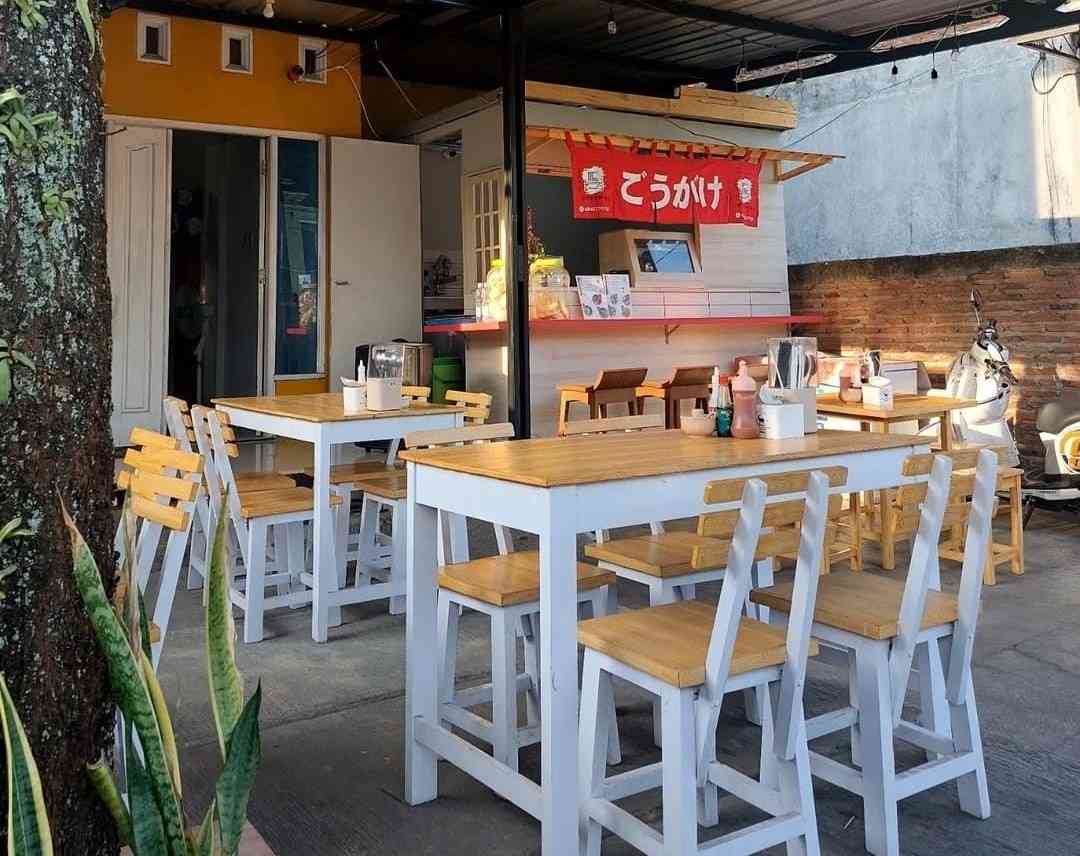 Warm Evenings on Rinjani Street: The Bakso and Mie Ayam That Comes to You Every Day